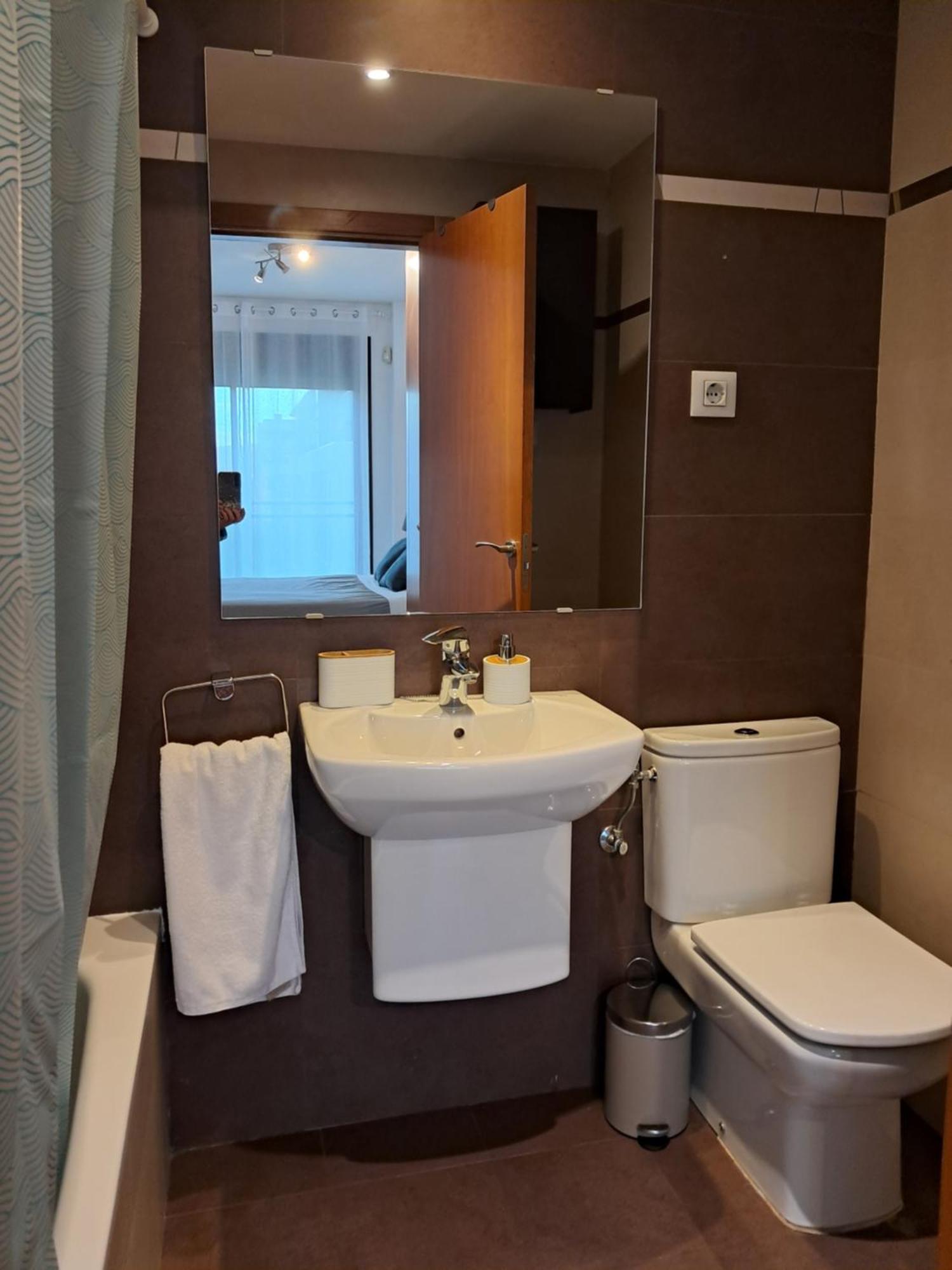 Modern Apartment, With Parking, Close To The Beach!! Sant Adrià de Besòs Exteriör bild